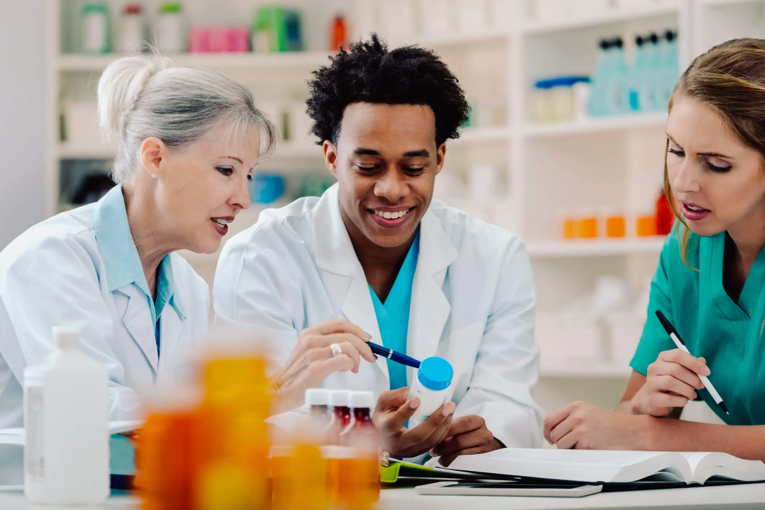 pharmacist_and_students